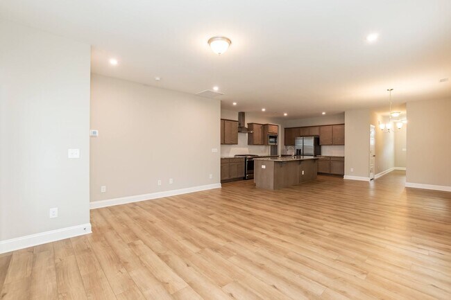 Building Photo - 1014 Greatland Rd
