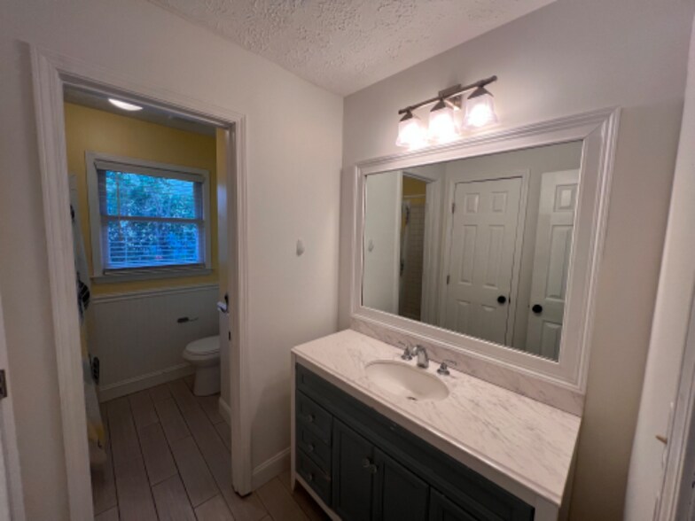 Building Photo - 107 Ledyard Dr