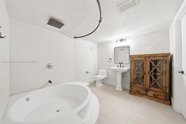 Building Photo - 6704 SW 114th Pl