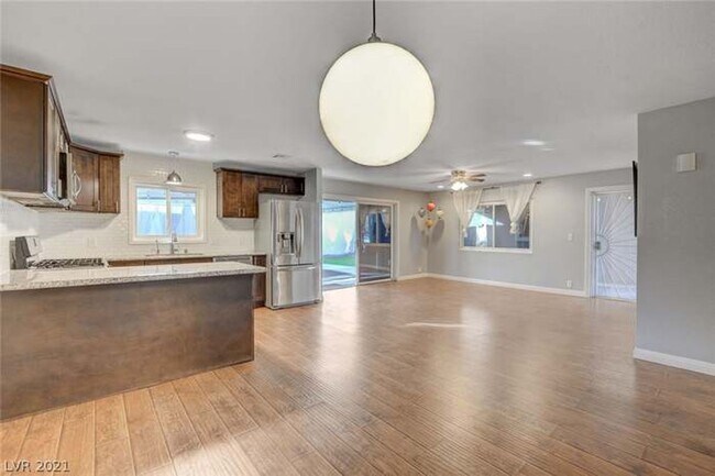 Building Photo - SUPER SWEET HOME WITH CASITA, NO HOA