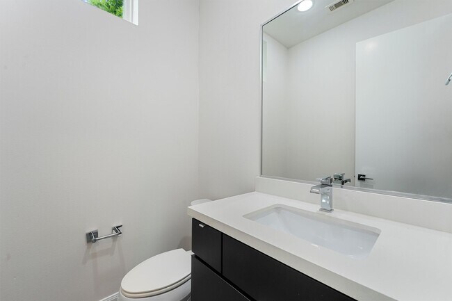 Building Photo - 3141 Leeland St
