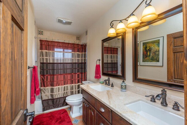 Building Photo - 4 Bed, 3 Bath—Single Family Home in Kensin...