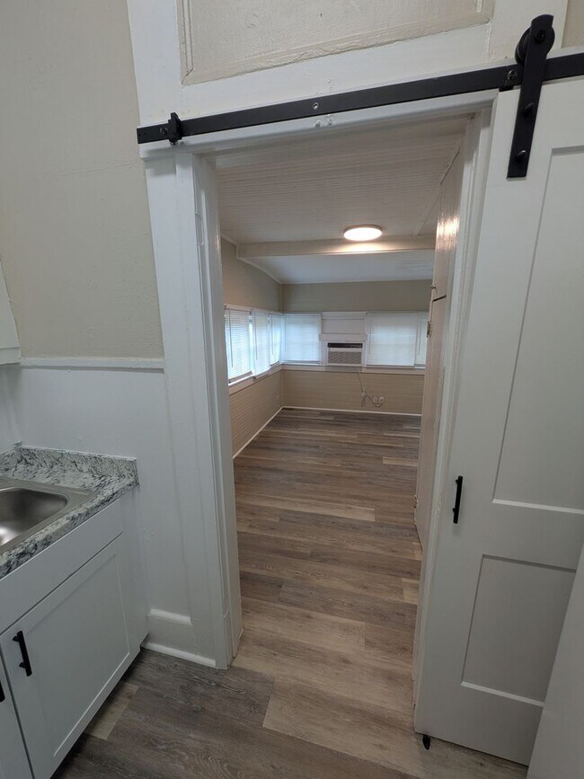 Building Photo - Government Hills 1 Bedroom close to The Pearl and Fort Sam Houston in the heart of San Antonio