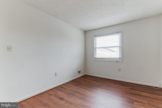 Building Photo - 10177 Irongate Way