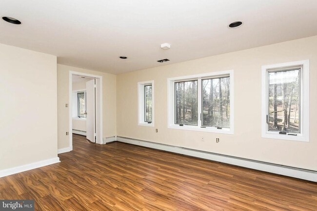 Building Photo - 1103 Rolandvue Rd