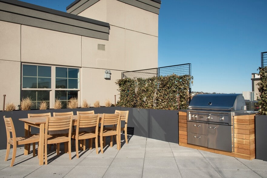 Building Photo - Port & Main