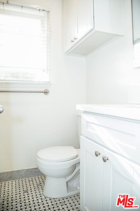 Building Photo - 521 Hollister Ave