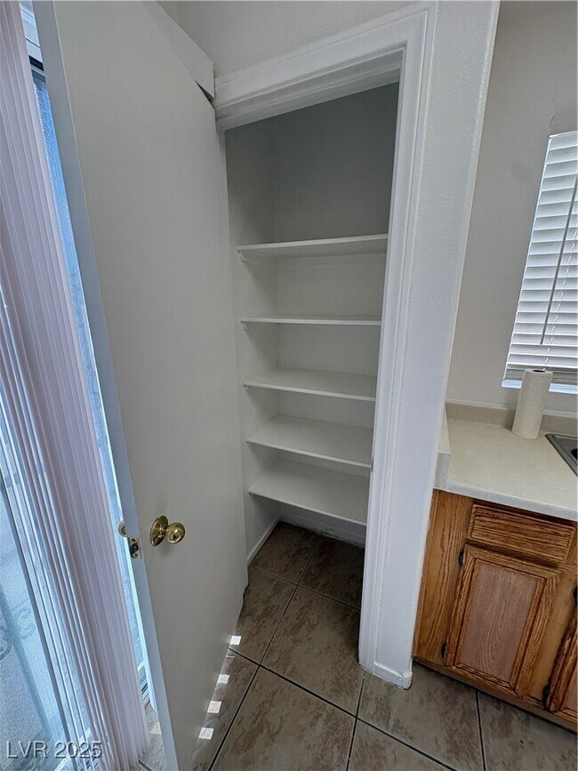 Building Photo - 6303 Navajo Gorge Ct