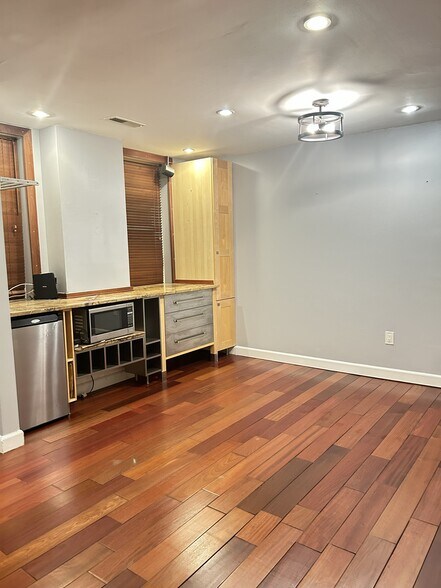 Building Photo - 118 Bates St NW