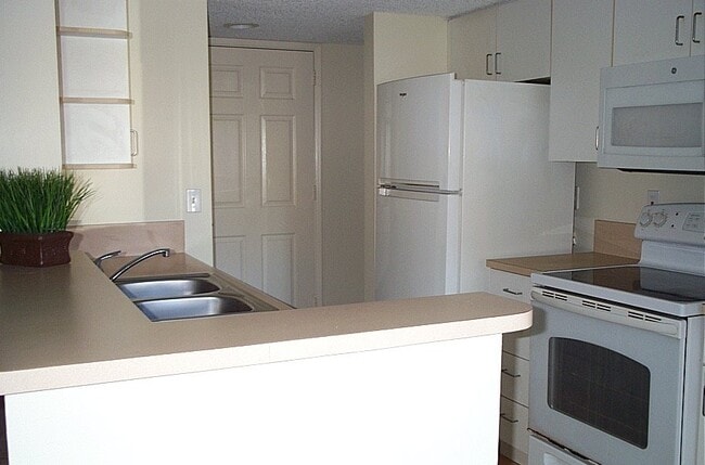 Building Photo - 1885 Florida Club Dr