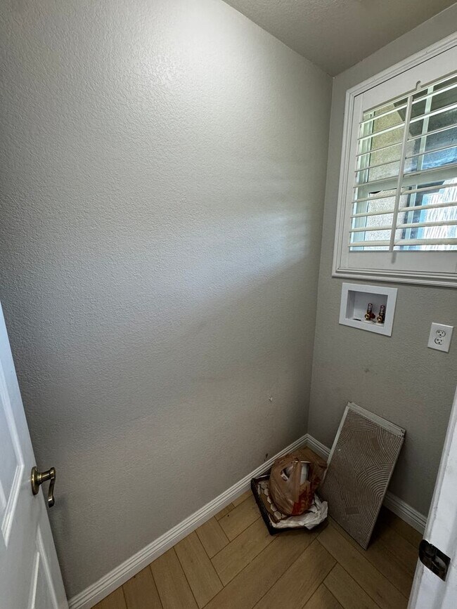 Building Photo - 2nd Floor Condo in Murrieta