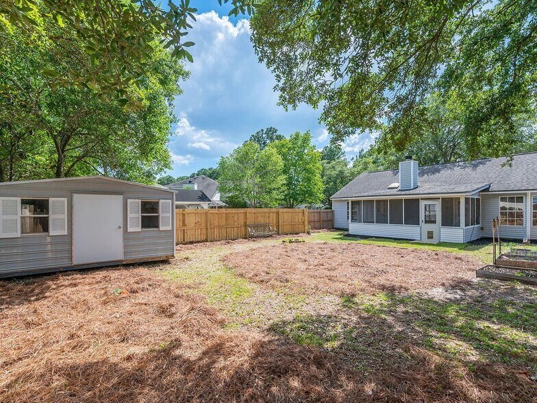 Building Photo - 1053 Emerald Ln