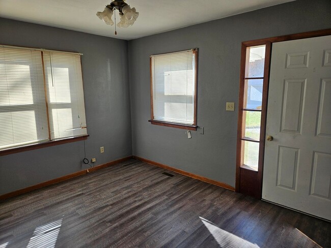 Building Photo - Single Family Rental Home - 3BR-1BA - New ...