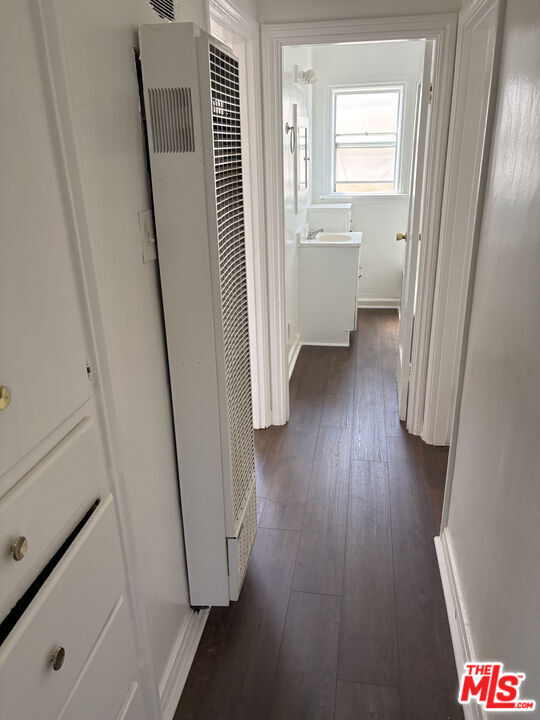 Building Photo - 1050 W 60th Pl