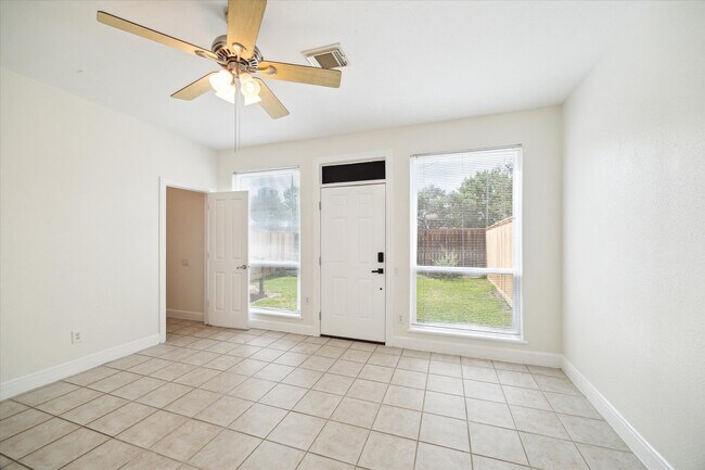 Building Photo - 2402 Calumet St