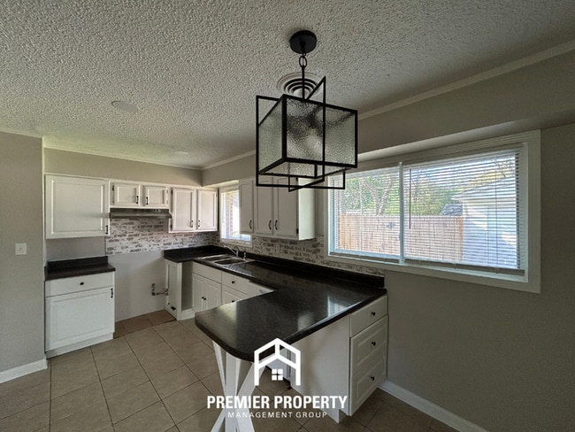 Building Photo - Charming 3BR Southaven Home | Brick Fireplace, 2-Car Garage & Fenced Yard