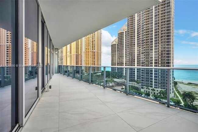 Building Photo - 17550 Collins Ave