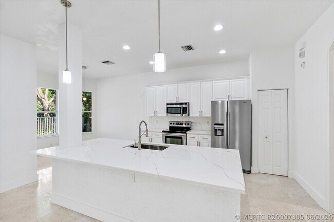Building Photo - 2013 Harbor View Cir