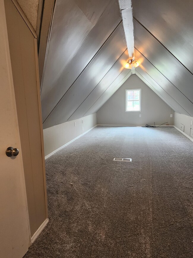 Building Photo - 1215 5th Ave