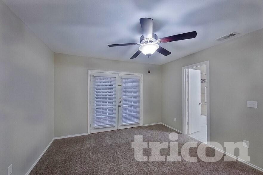 Building Photo - 3201 Chimneyrock Dr