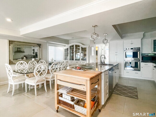 Building Photo - 41 Hillside Ave