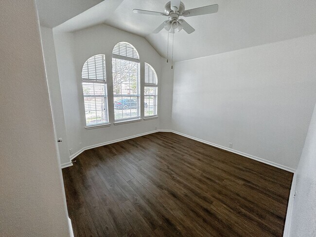 Building Photo - Spacious 3/2 house in Summerlyn Subdivisio...