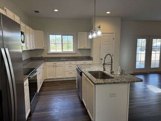 Building Photo - House for Rent