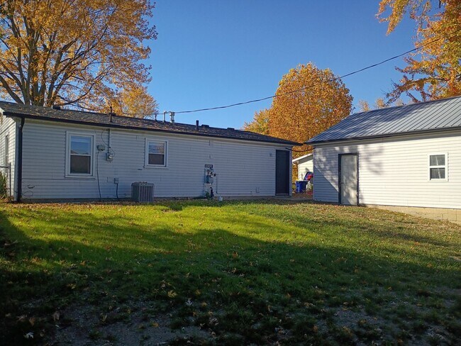 Building Photo - Updates....Updates.....Updates!!!! 3 Bed 2 Bath Home with detached garage!