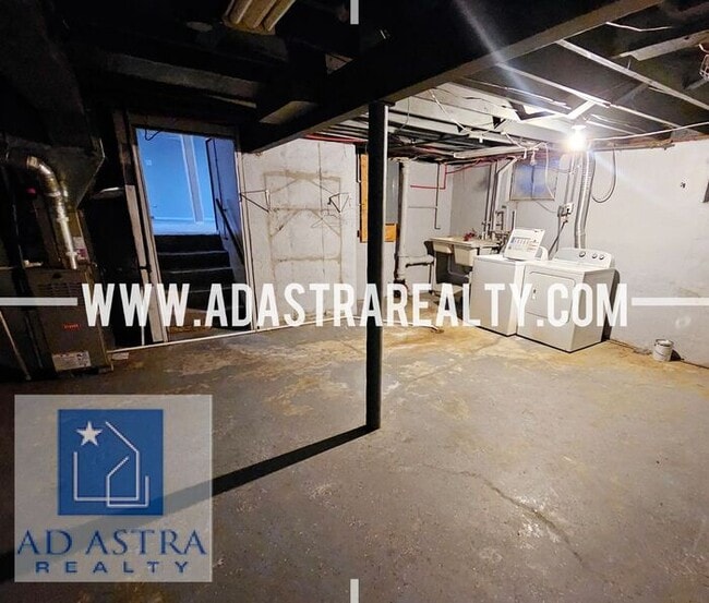 Building Photo - Open 3 Bed 2 Bath Home KCMO!!-Available in...
