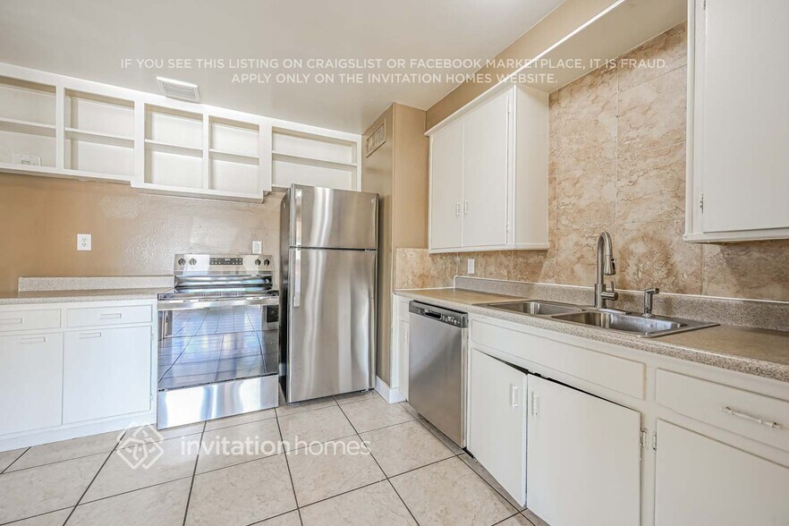 Building Photo - 11207 W Oregon Ave