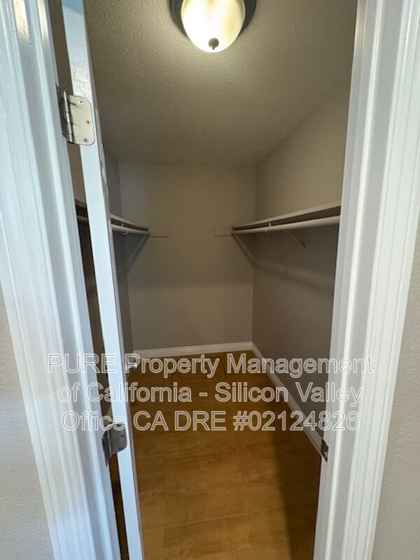 Building Photo - 2883 Vía Encinitas