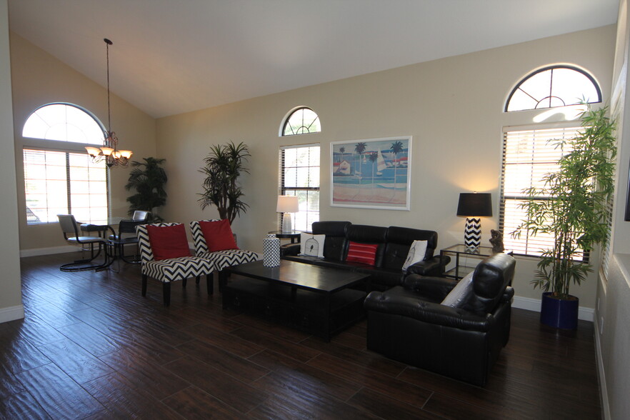 Formal Living Room - 7444 Forestdale Ct