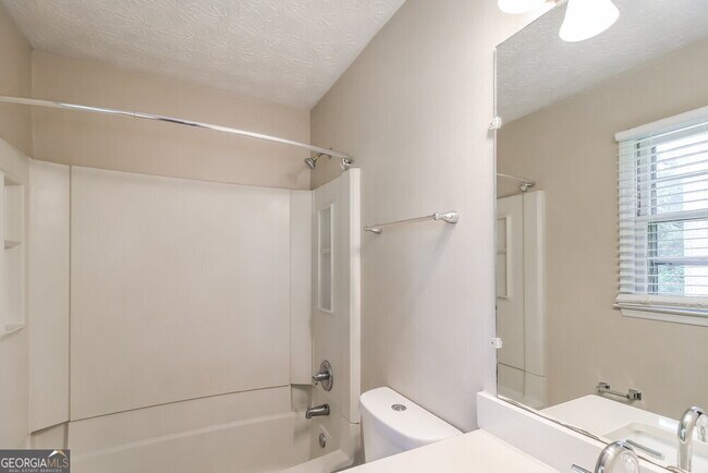 Building Photo - 80 Belmont Park Ln