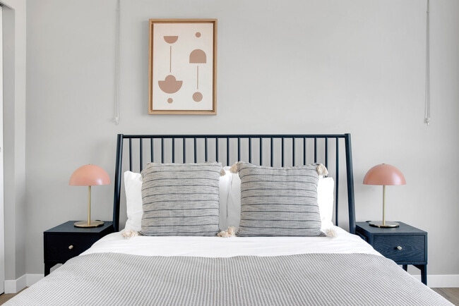 Building Photo - 210 Wall St