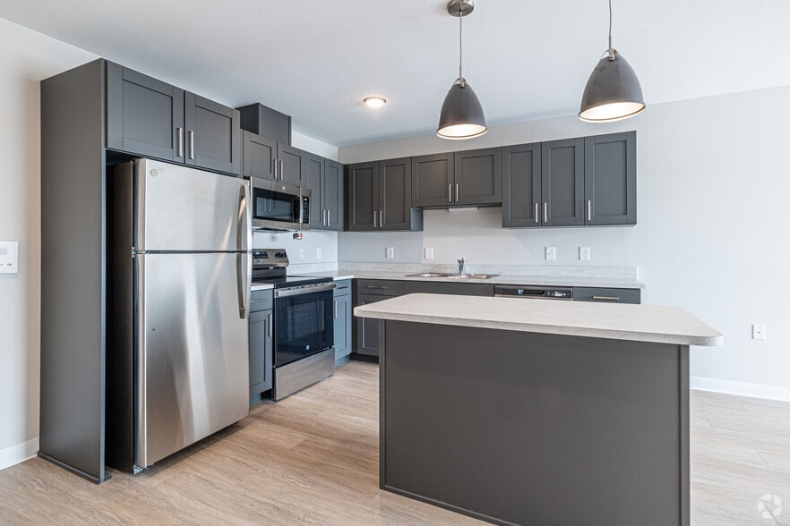 2BR, 1BA - 841SF - Kitchen - HoM Flats at Maynard