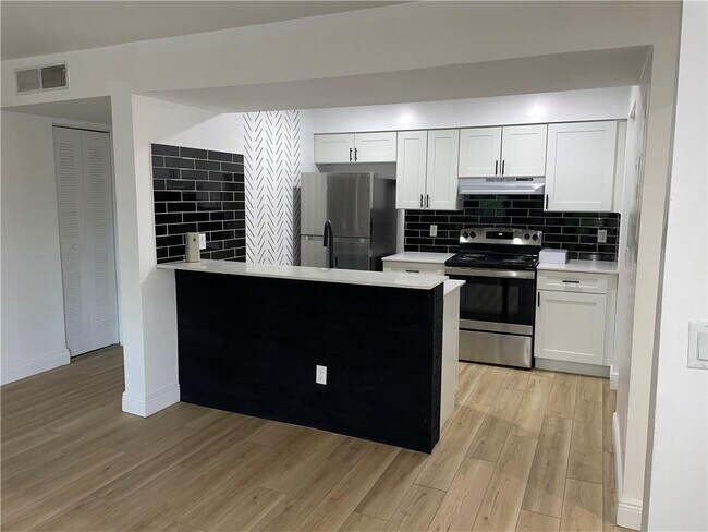 Primary Photo - 1223 SW 46th Ave