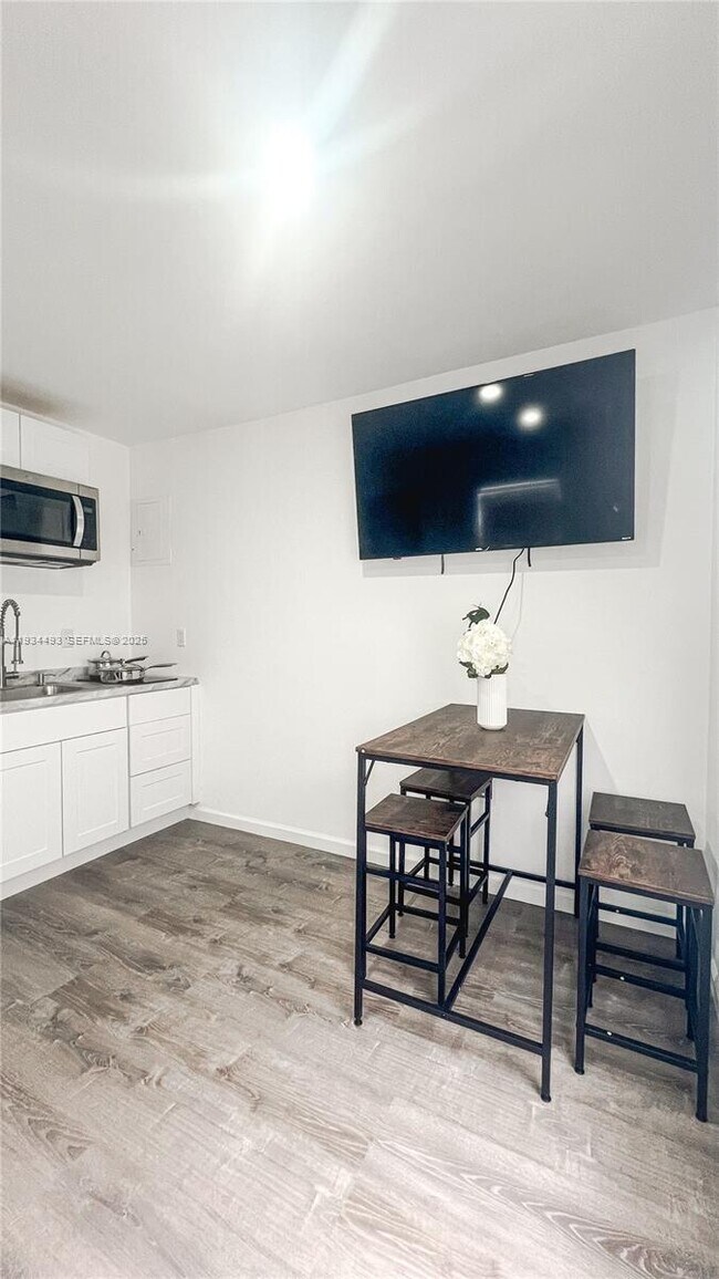 Building Photo - 4139 NW 23rd Ave