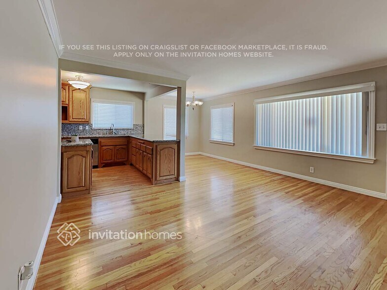 Building Photo - 4558 Albury Ave