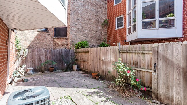 Building Photo - 5510 S Cornell Ave