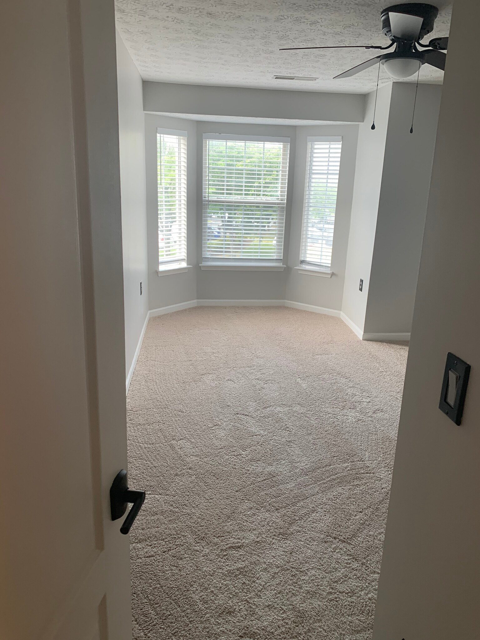 Building Photo - 8941 Town Center Cir