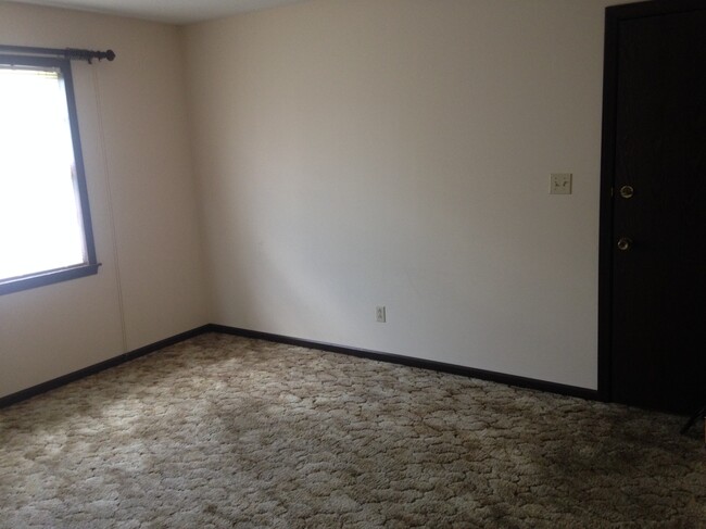 Building Photo - 4515 W Millbrook Dr