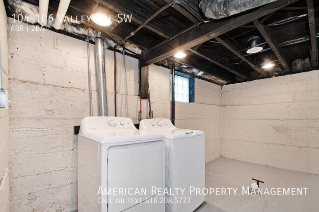 Building Photo - 104-106 Valley Ave SW-