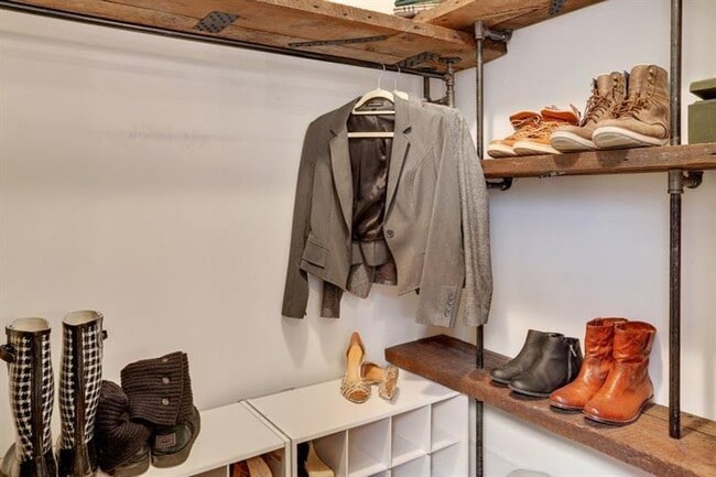 Building Photo - 87 Chester Ave SE