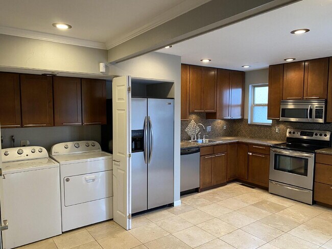 Building Photo - "Charming 2-Bed Townhouse Retreat in Denver – Spacious 1,240 Sq Ft with 1.5 Baths!"