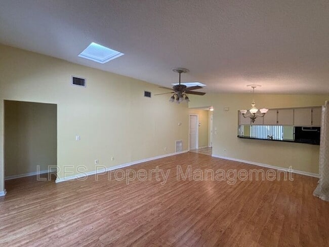 Building Photo - 1444 Forest Hills Dr