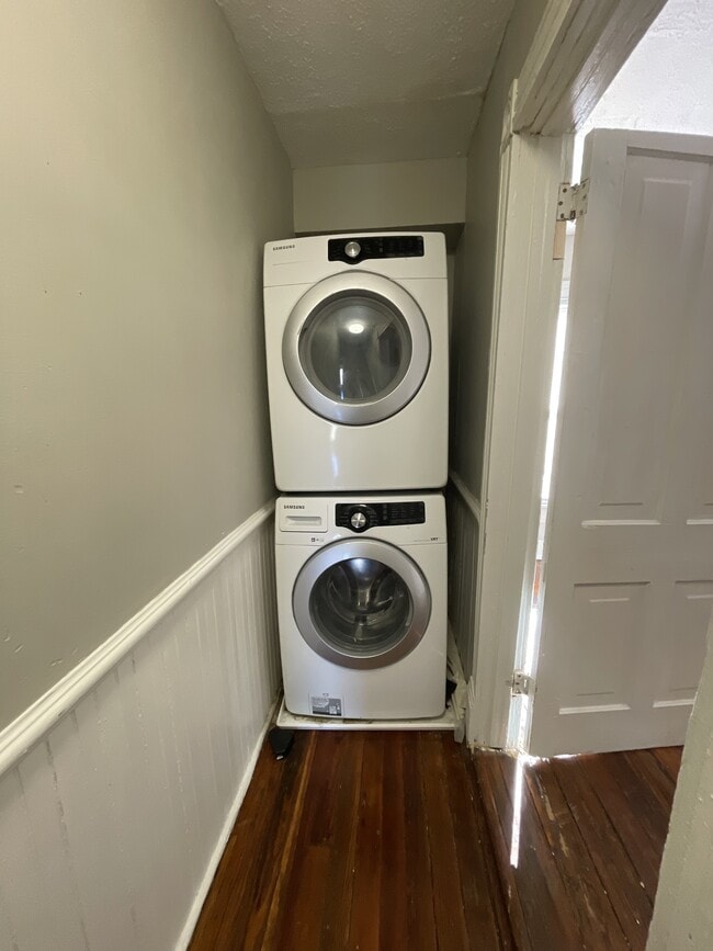 Building Photo - 1110 11th St