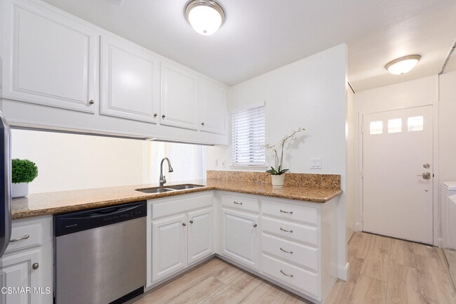 Building Photo - 28955 Oakpath Dr