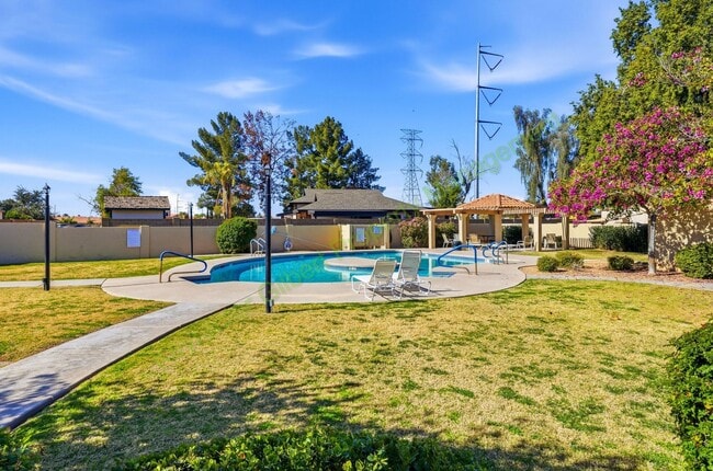 Building Photo - Charming Gilbert Home with Spacious Living & Prime Location