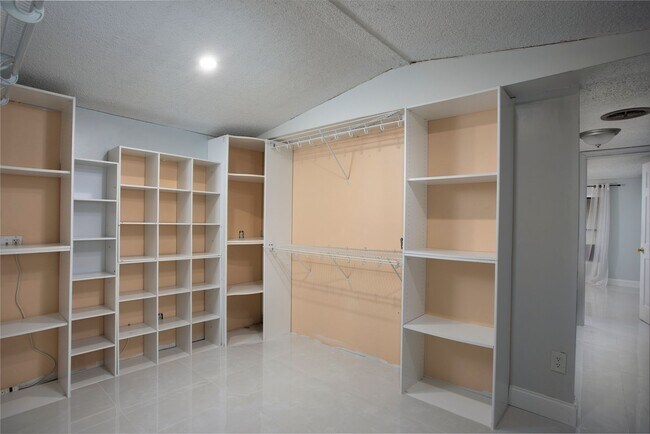 Building Photo - 3 bedroom 2 Bathroom in Big Coppitt No pet...