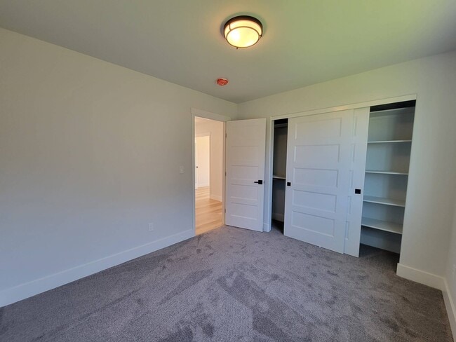Building Photo - 4705 Corinth Dr